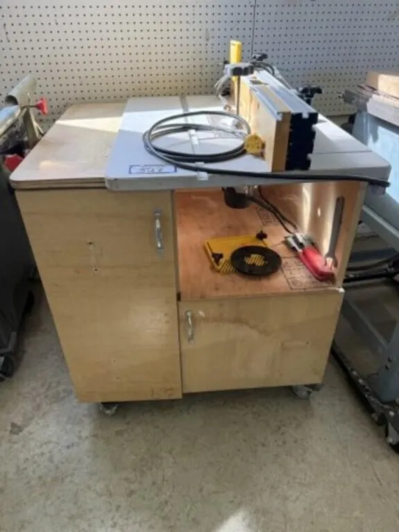 Rockwood Router c/w Router Table, Cabinet & Bits