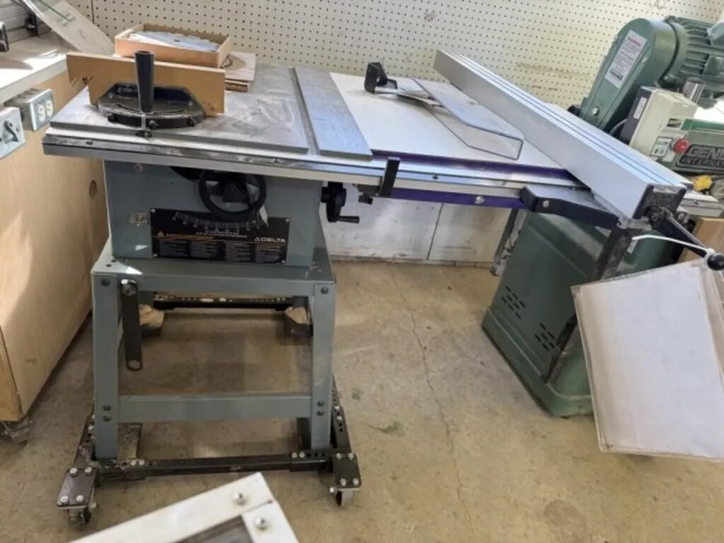 Delta 10" Table Saw c/w Excalibur Fence
