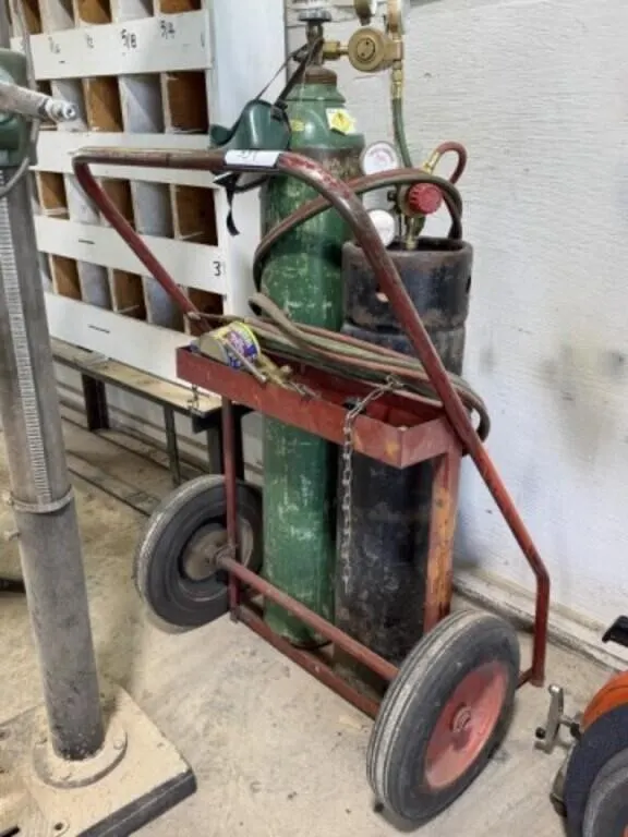 Oxygen/Acetylene Cart c/w Torch,Hose,Gauges