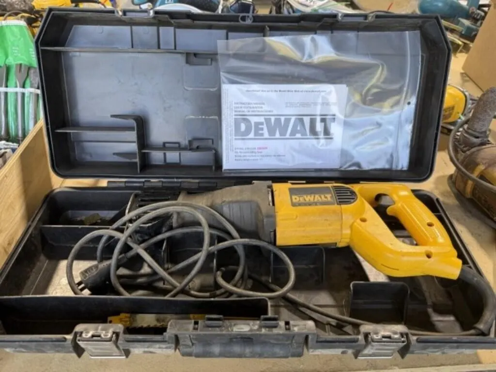 Dewalt Reciprocating Saw in Case - LIKE NEW
