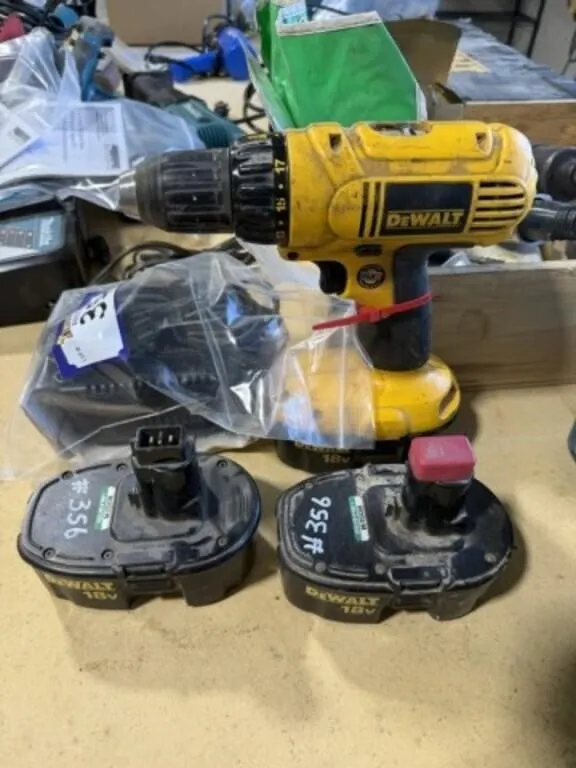 Dewalt 1/2" 18v Cordless Drill c/w Charger