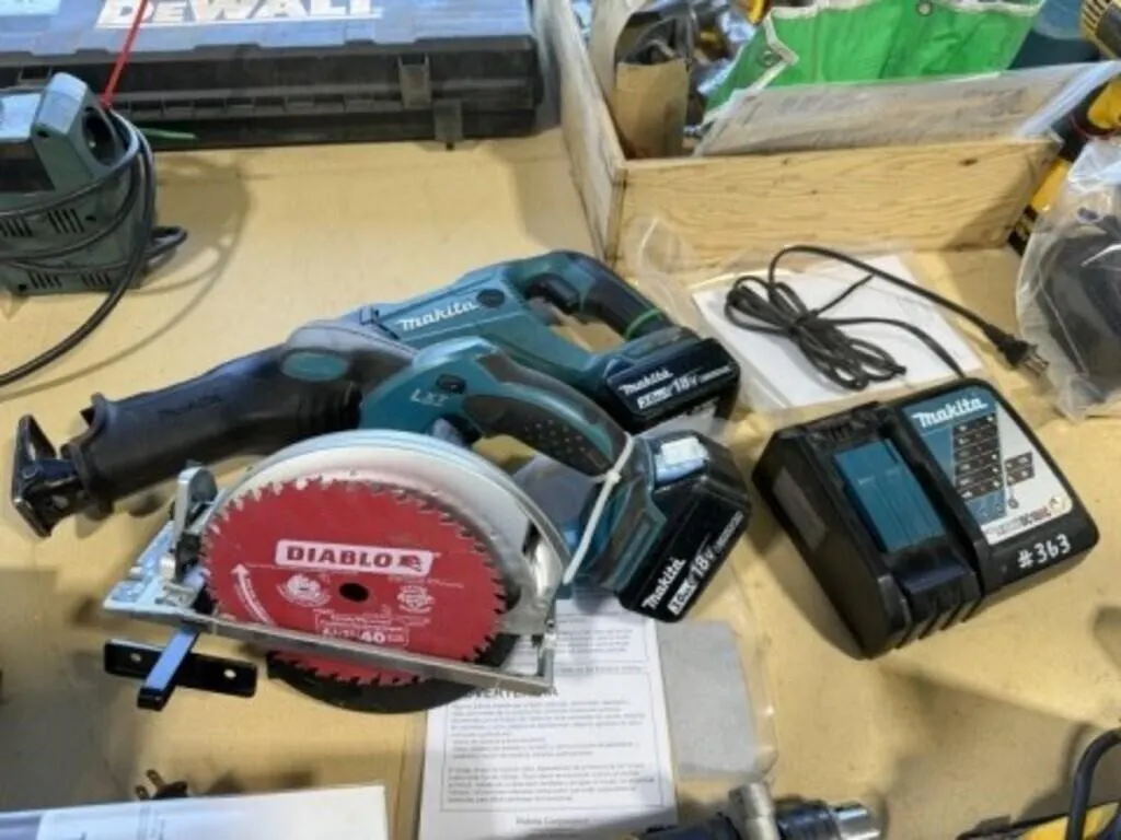 Makita 18v Cordless 6 1/2" Circular Saw &