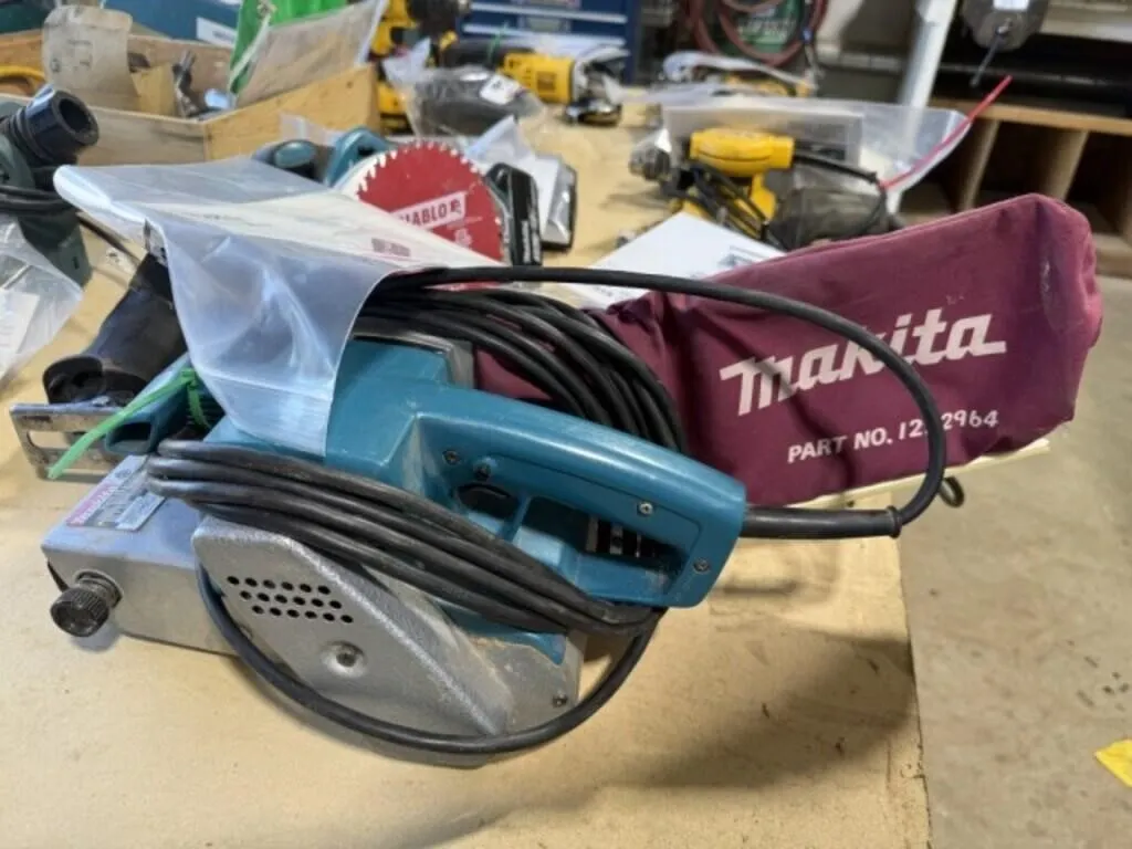 Makita Electric Belt Sander (#9924DB)