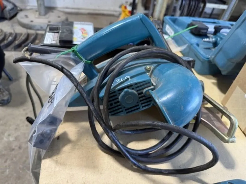 Makita Electric Power Planer c/w Extra Blades