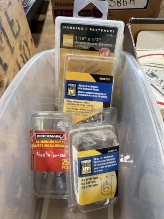 Stanley Pop Rivet Gun and Rivets