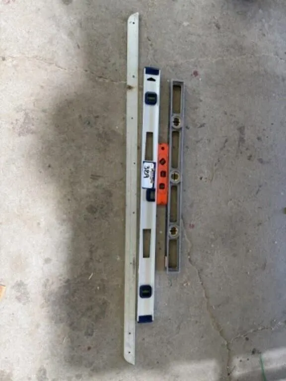 3 Levels (9", 28", 36") and Straight Edge