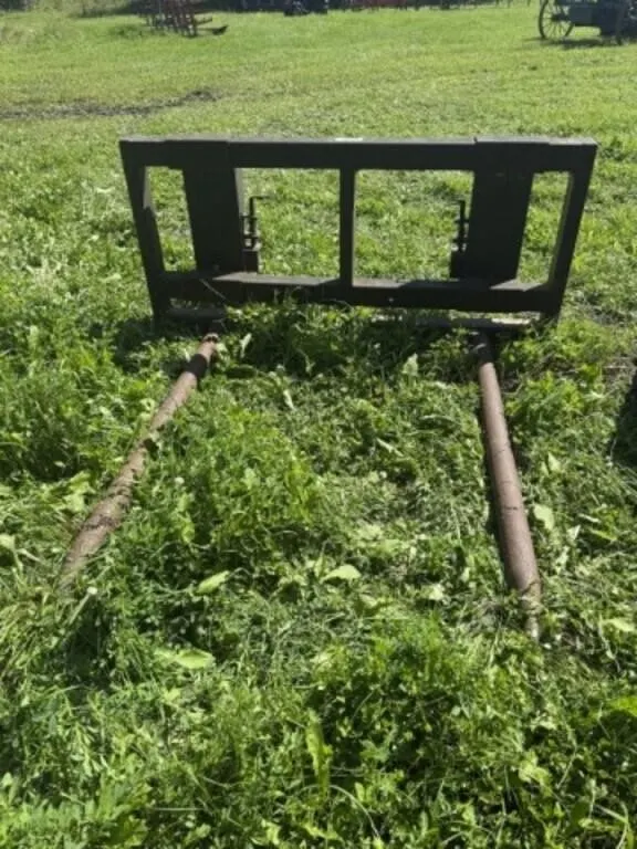 Adjustable Bale Fork to fit JD 640 Loader