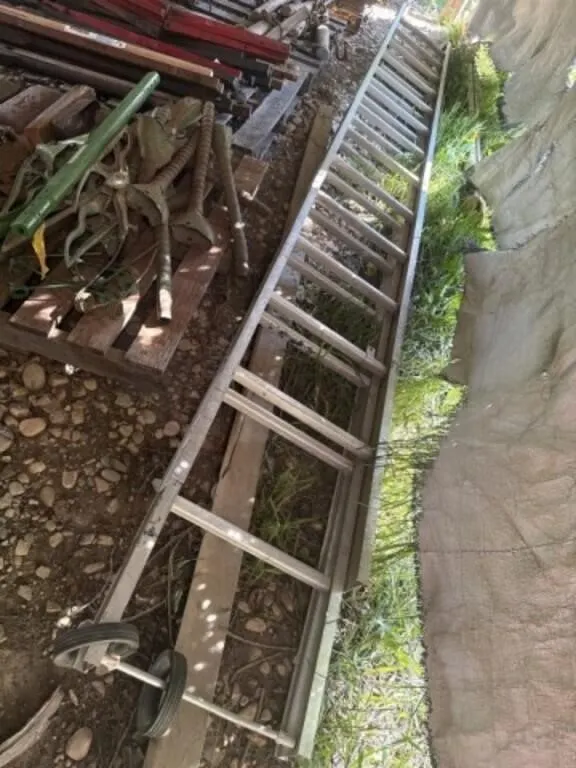 Aluminum 26' Extension Ladder