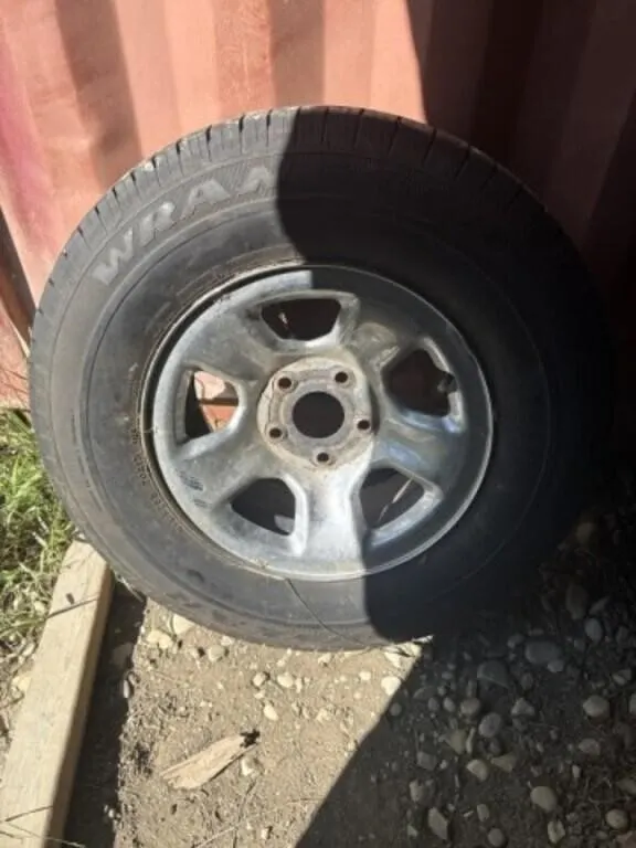 1 Wrangler Tire P265/70 R17 c/w 5 Bolt Chrome Rim