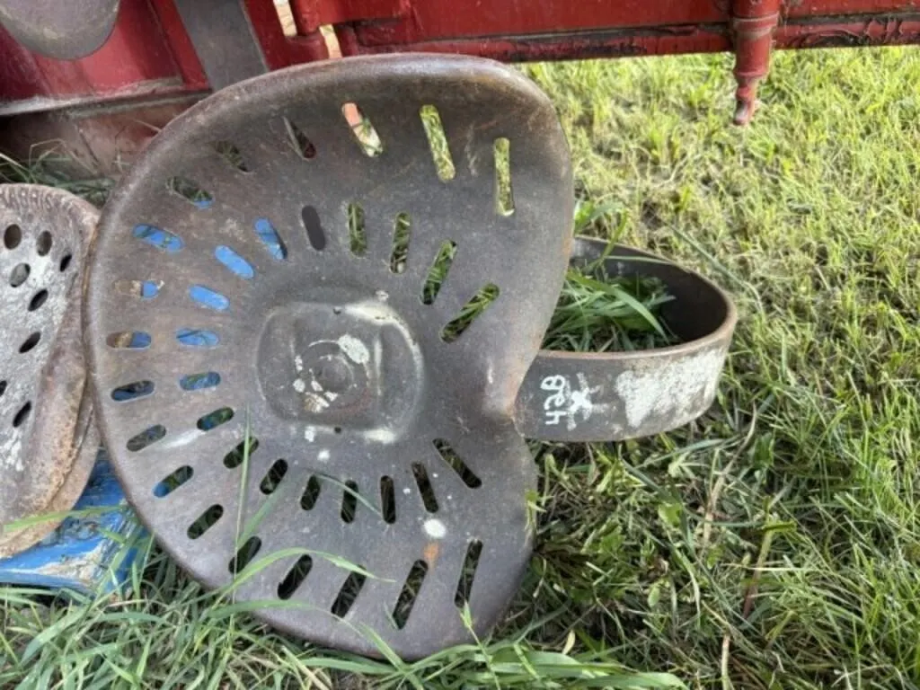 D287 Tractor Seat With Bracket