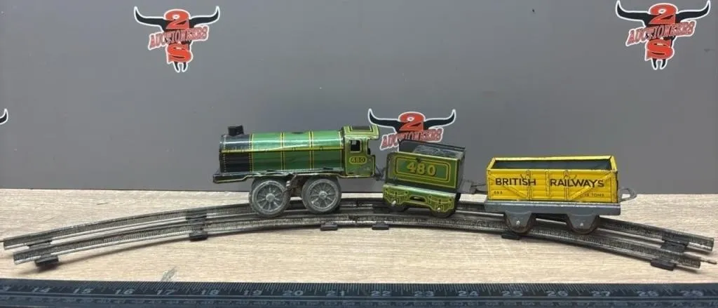 Little Wind up Train w/Track. England. No