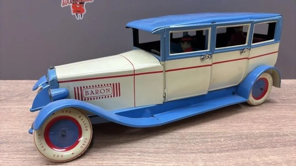 DBS Ballon Cord 13� Tin Wind Up Car. Front Axle