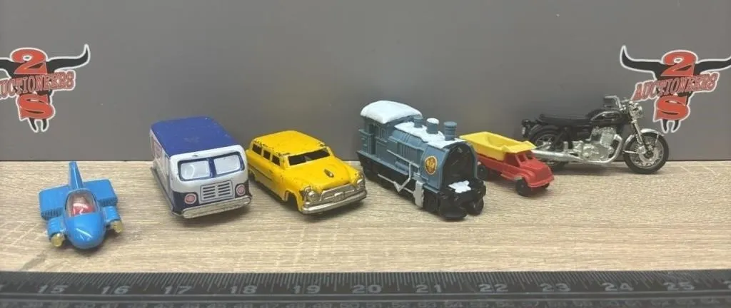 Antique Metal/Plastic Toys - Corgi Super Mobile,
