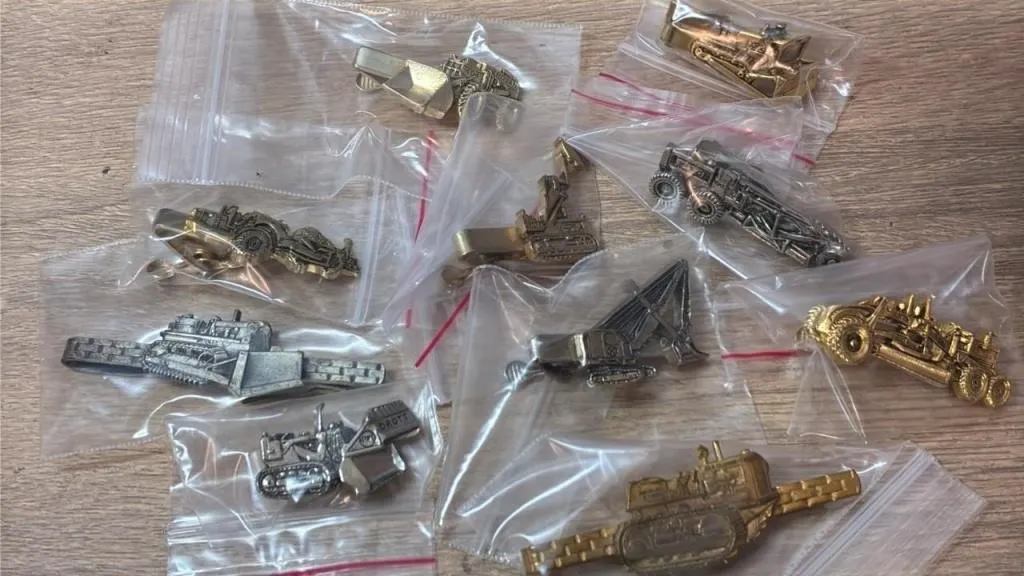10 Heavy Equipment Tie Clips & Bars. *SC