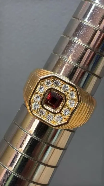 18k Electroplate Gold Ring w/Faceted Stones. Size