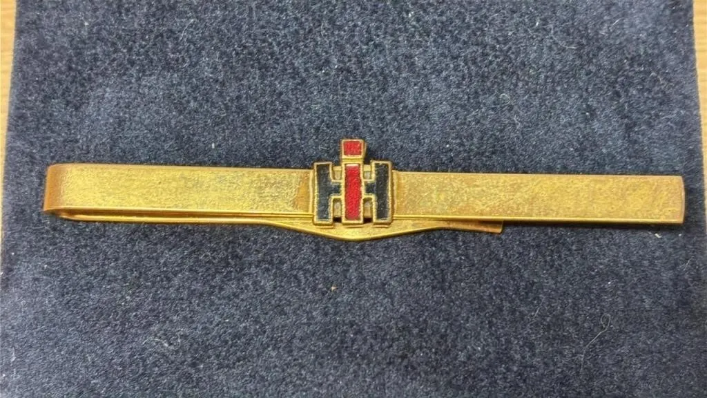Vintage International Harvester Tie Bar. *SC