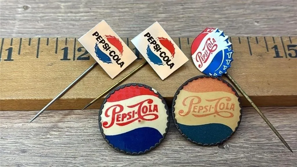 5 Vintage Pepsi Pins. *SC