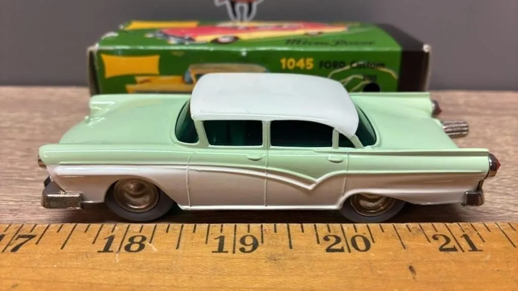 Schuco Micro Racer 1045 Ford Custom 300