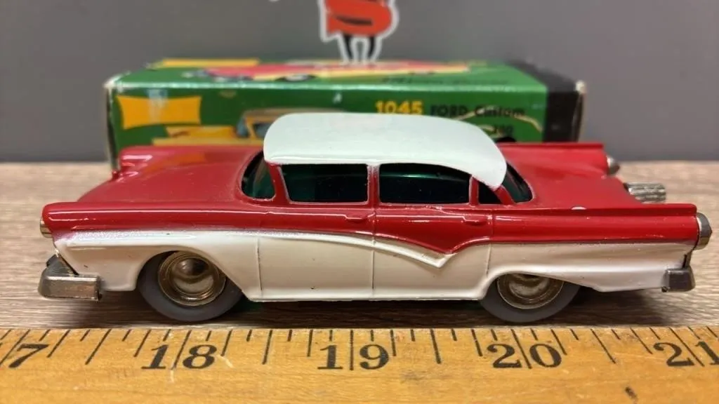 Schuco Micro Racer 1045 Ford Custom 300