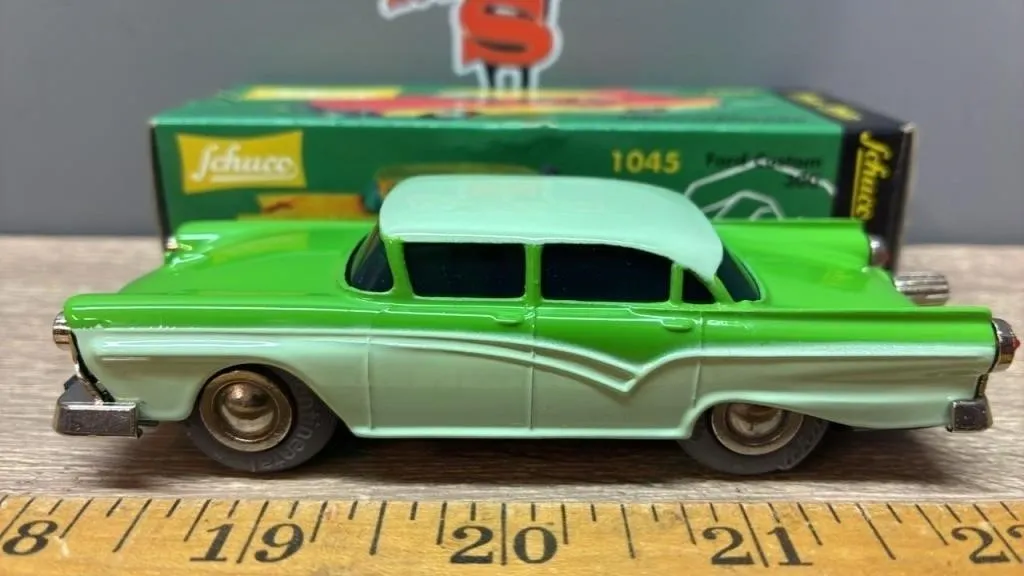 Schuco Micro Racer 1045 Ford Custom 300