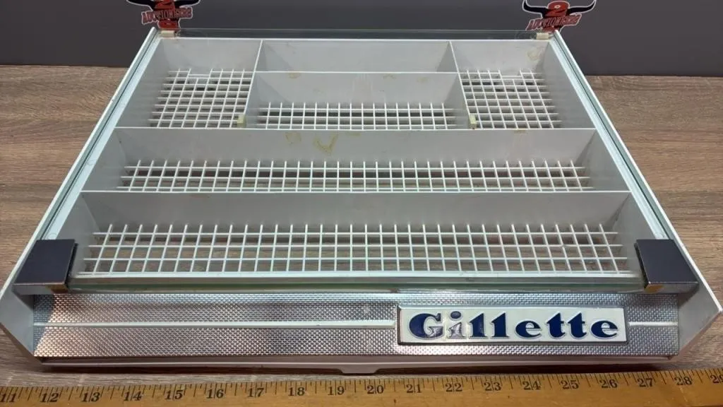Vintage Gillette Display Case. 17�Wx14�Dx2.5�H.
