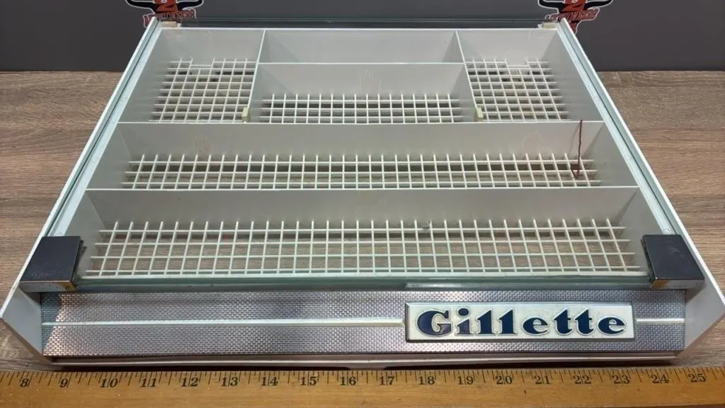 Vintage Gillette Display Case. 17�Wx14�Dx2.5�H.