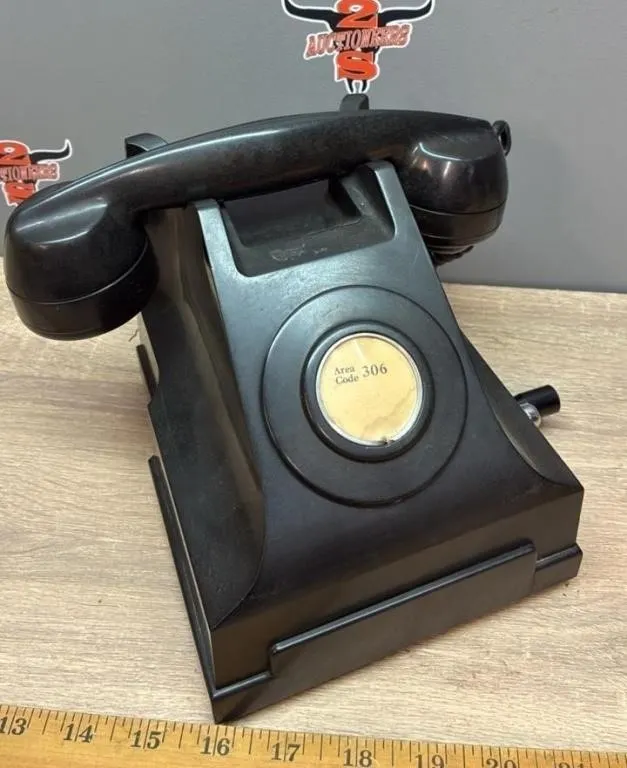 Vintage Direct Line Crank Dial Telephone.