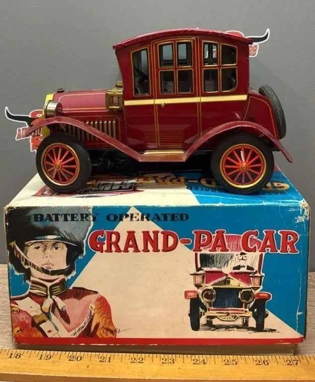 Battery Operated Grand-Pa Toy Car. Front wheels