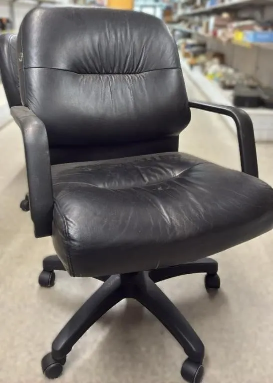 Rolling Office Chair w/ Height Adjustment Lever.