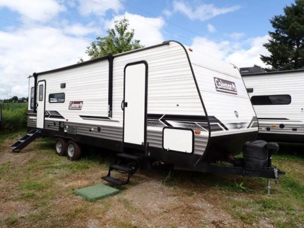 NEW NON CURRENT 2022 Coleman Lantern 264RL 30 Ft 4