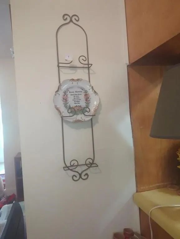 Metal plate display rack