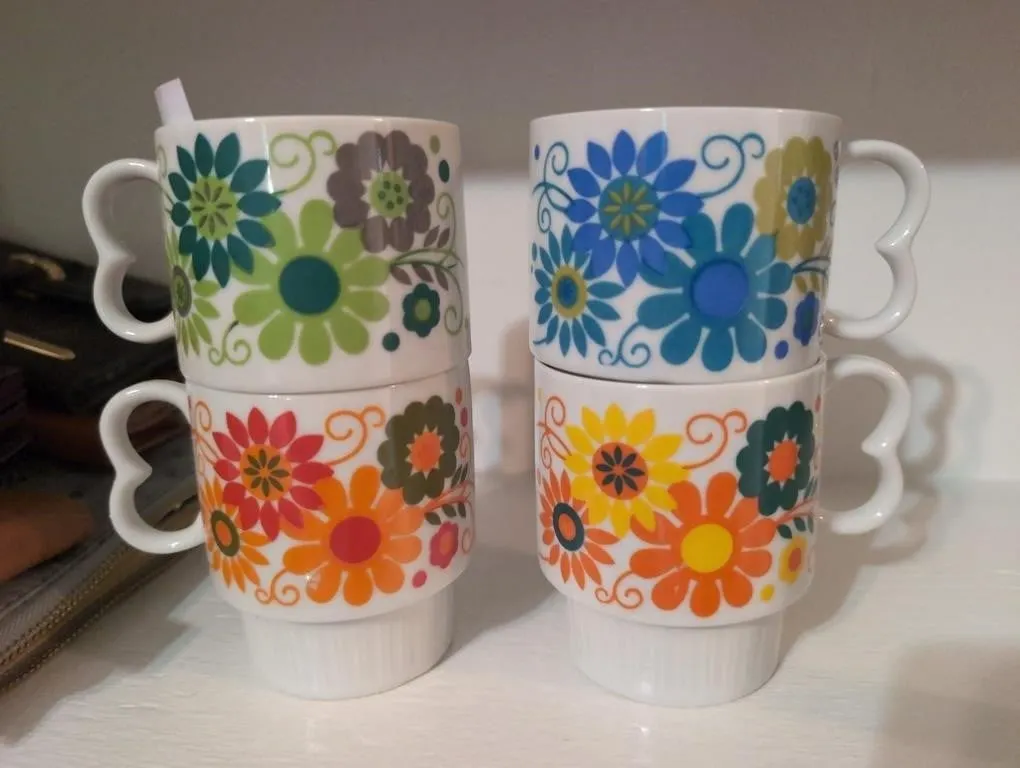 4 vintage flower mugs