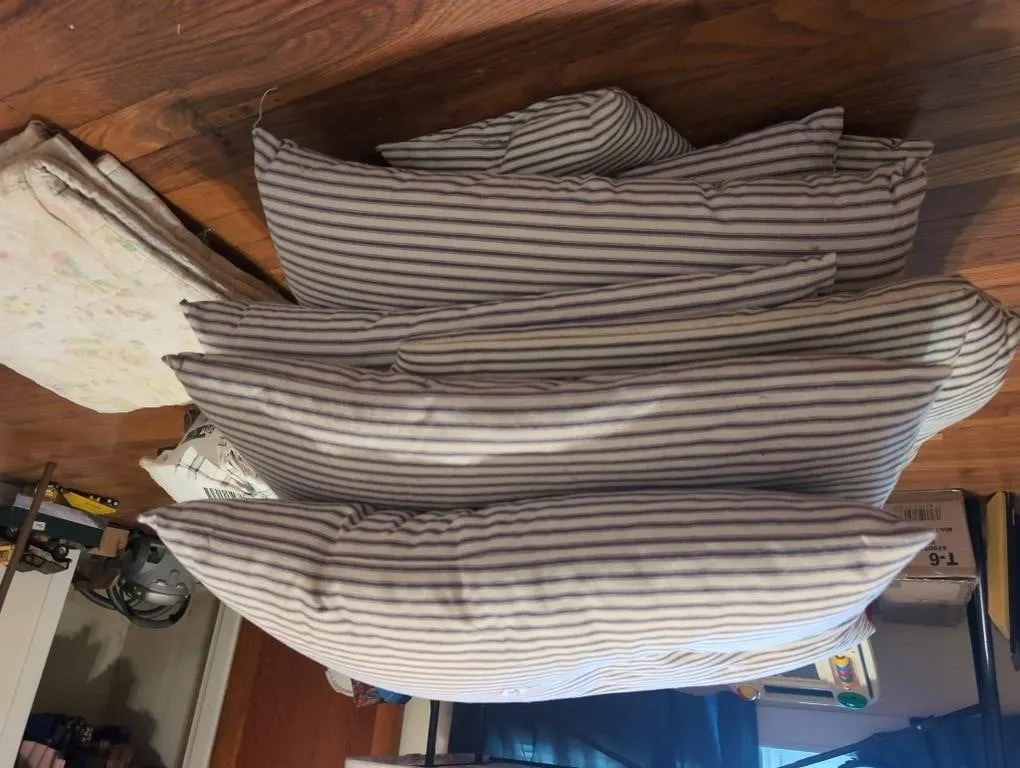 8 feather pillows