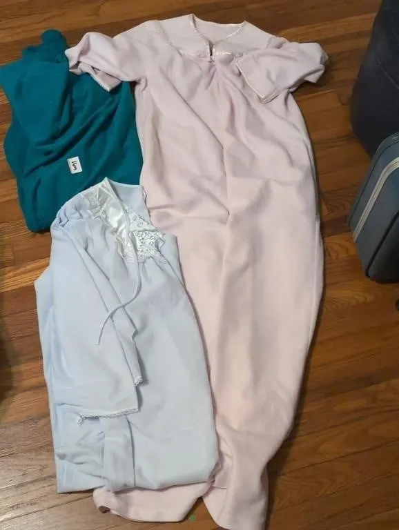 3 gowns like new