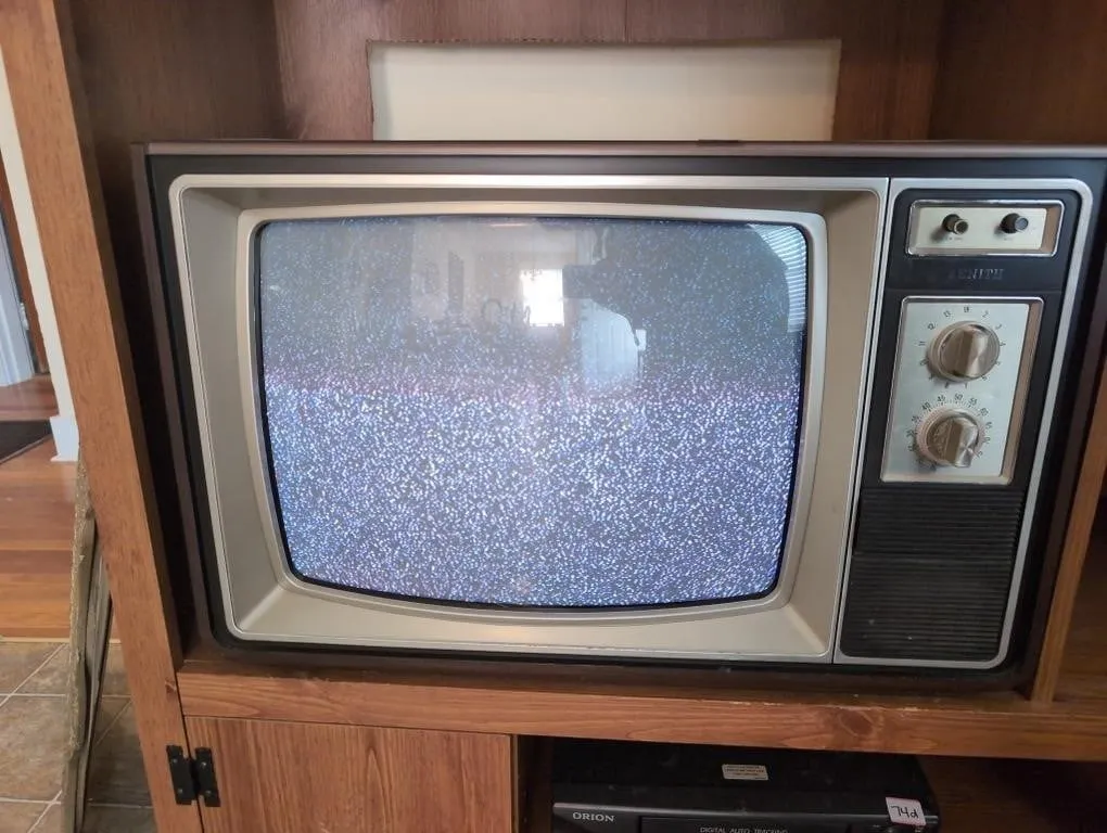 Vintage Zenith 19in tv