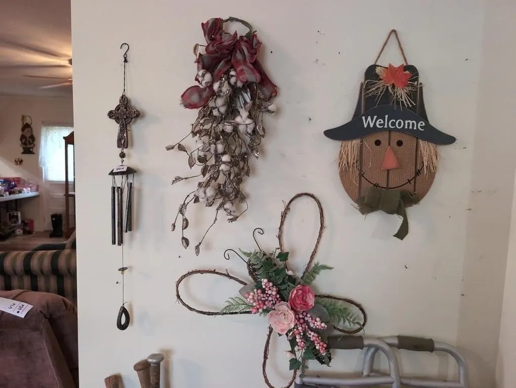 Cross chimes, door hanger deal