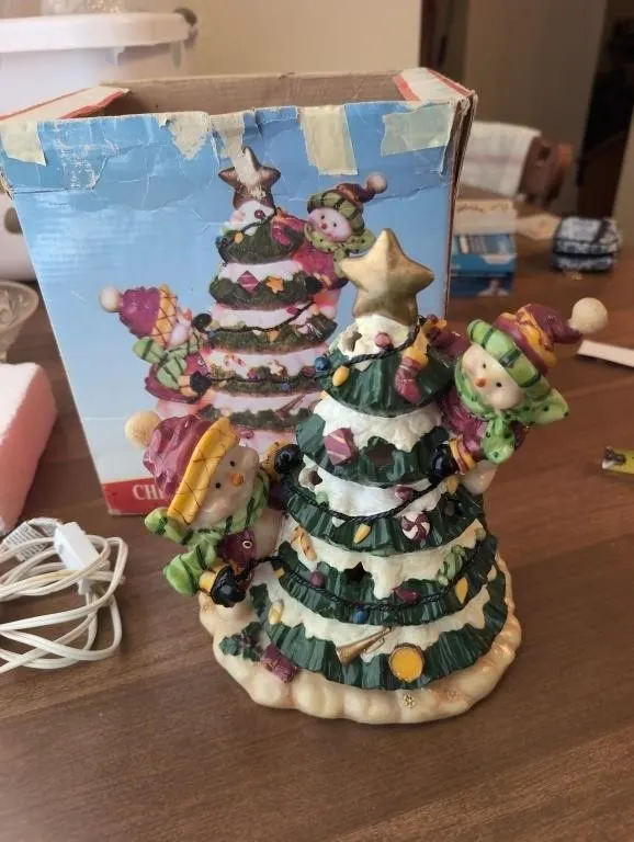 Snowmen on Christmas tree