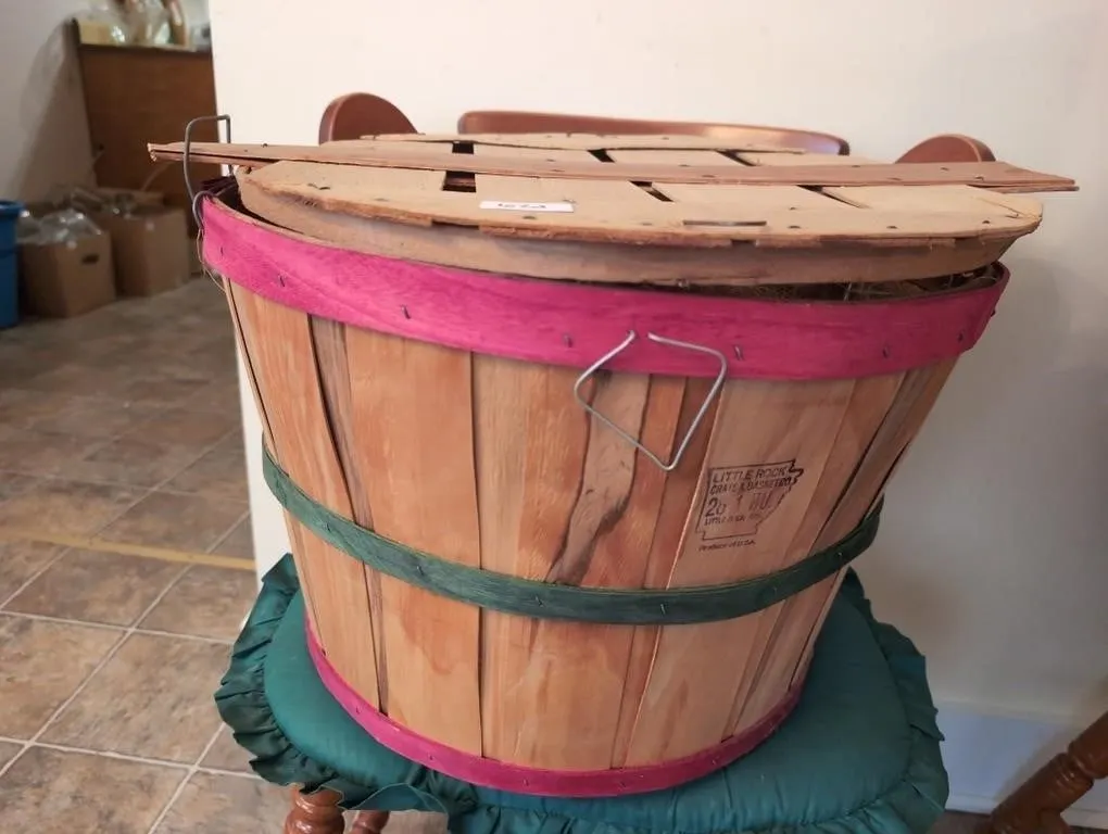 Apple basket and lid
