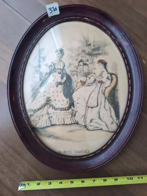 Oval plastic framed lady picture, glass broken