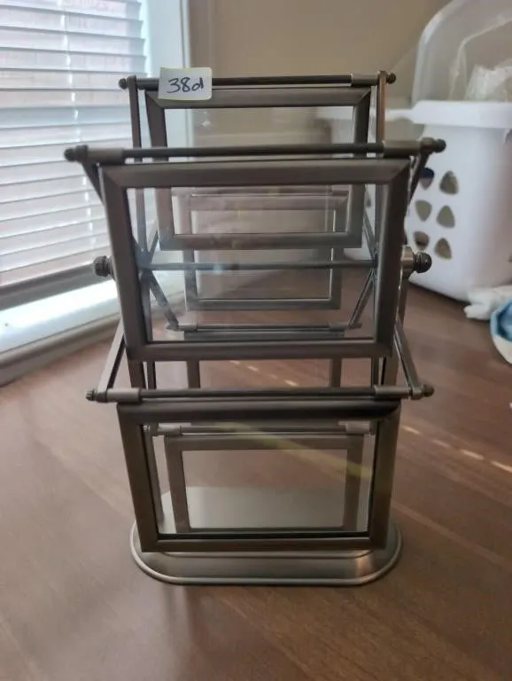 Rotating picture frame