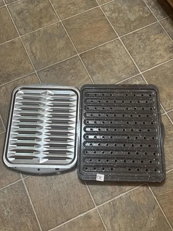 2 roasting pans