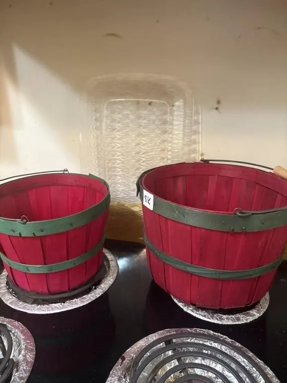 2 baskets and acrylic tray