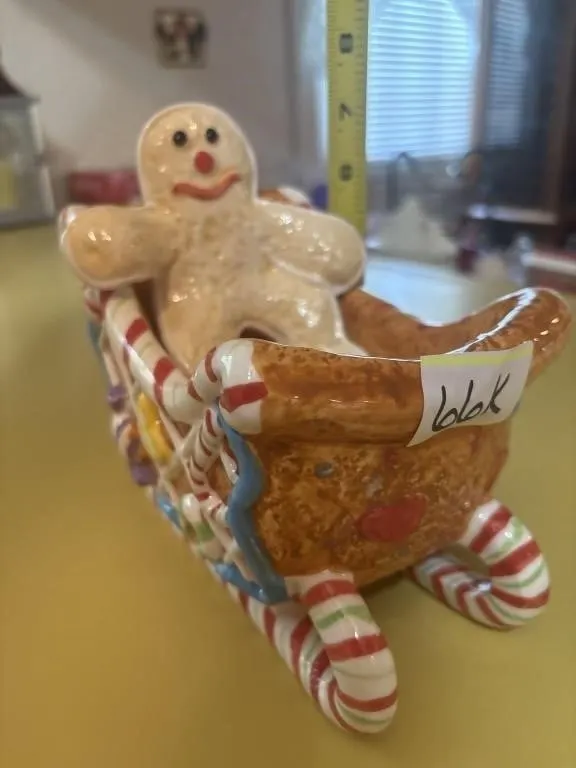 Gingerbread man in sleigh