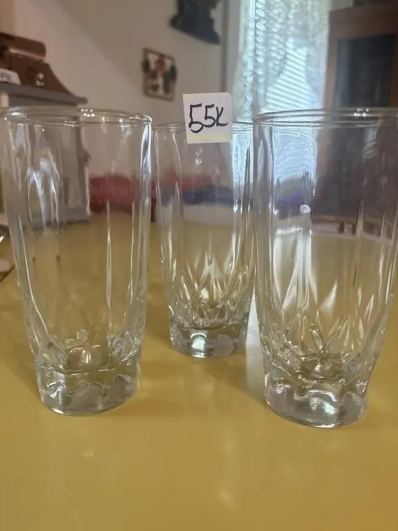 6 clear glass drinking glasses