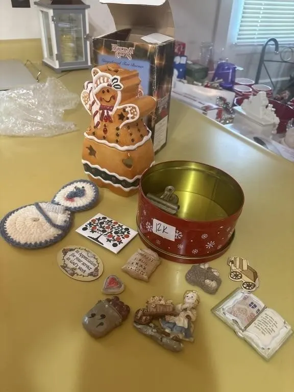 Fridge magnets, gingerbread wax burner