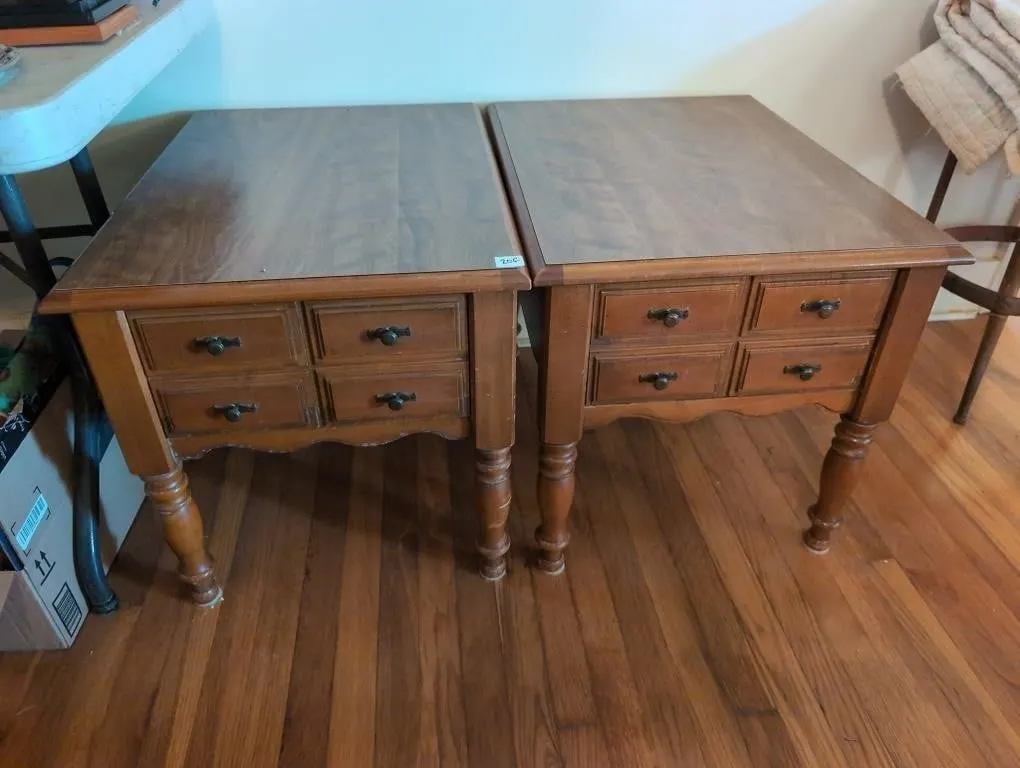 2 end tables 20x27x21H