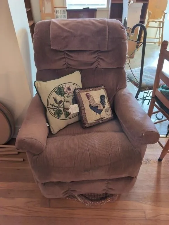 Mauve la-z-boy rocker recliner and pillows