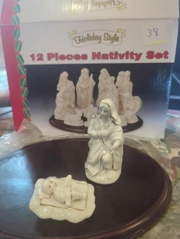 12 piece ceramic Natvity Set