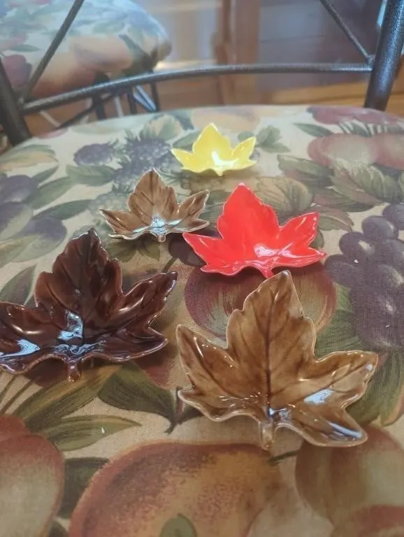 Vintage 5 piece nesting leaf set