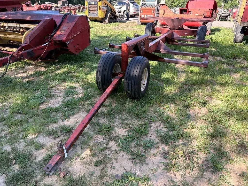 H&S 8-Place Tri-cycle front bale wagon